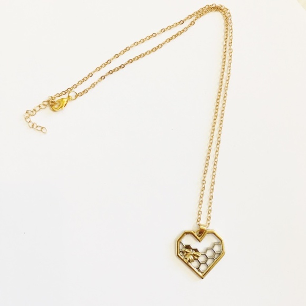 New Gold Plated Bee 🐝 Heart Charm Honeycomb Adjustable Necklace